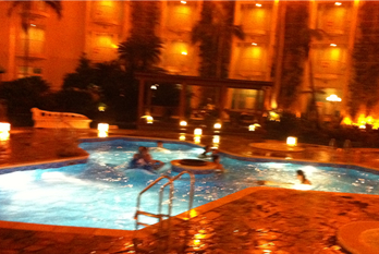 ホテルのプール